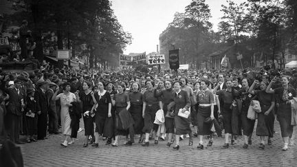 Une manifestration de femmes militantes du Parti communiste, le 30 mai 1936 à Paris. (AFP)