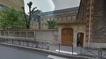 Plusieurs professeurs, parents et &eacute;l&egrave;ves du lyc&eacute;e Gerson, situ&eacute; dans le 16e arrondissement de Paris, s'inqui&egrave;tent de d&eacute;rives int&eacute;gristes dans le contenu des enseignements. (GOOGLE STREET VIEW / FRANCETV INFO)