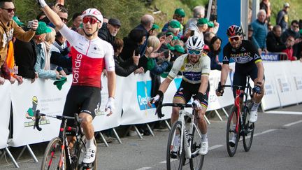 Bryan Coquard&nbsp;s'impose devant Julian Alaphilippe et&nbsp;Filippo Ganna, le 12 février 2022, sur la deuxième étape du Tour de La Provence. (LAURENT LAIRYS / LAURENT LAIRYS)