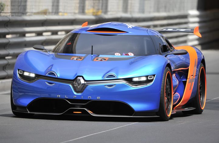 Renault pr&eacute;sente son concept-car Alpine A 110-50&nbsp;sur le circuit de Monte Carlo, le 25 mai 2012. (BORIS HORVAT / AFP)