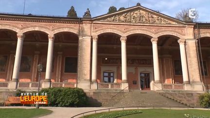 Colonnes antiques (CAPTURE D'ÉCRAN FRANCE 3)