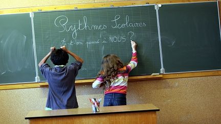  (© Les deux études auront pour but de définir l'impact de la réforme des rythmes scolaires sur l'apprentissage et la santé des enfants.)