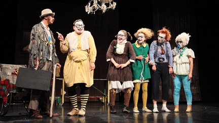 La troupe de clowns russes Semianyki. (TROUPE SEMIANYKI)