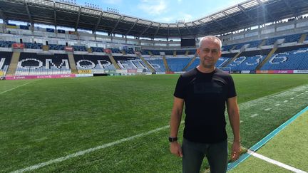 Anatoli Misura, directeur général du FC Tchornomorets d'Odessa. (HAJERA MOHAMMAD / RADIOFRANCE)