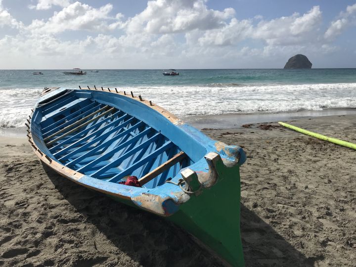 La yole de Martinique fait partie du patrimoine de l'île et pourrait être classée cette année au patrimoine mondial de l'Unesco. (JÉRÔME VAL / FRANCE-INFO)