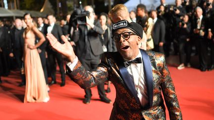 Le réalisateur américain Spike Lee monte les marches du palais de Festivals de Cannes (Alpes-Maritimes), le 14 mai 2018. (LOIC VENANCE / AFP)