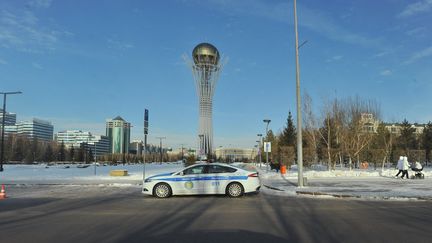 Une voiture de police au Kazakhstan, le 8 janvier 2022. (TURAR KAZANGAPOV / ANADOLU AGENCY / AFP)