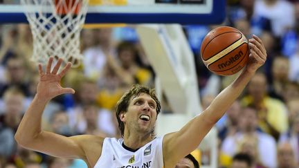 Dirk Nowitzki a terminé la rencontre avec 15 points et 7 rebonds  (JOHN MACDOUGALL / AFP)