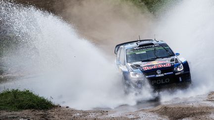 Sébastien Ogier a été victime d'un problème mécanique  (BASTIEN BAUDIN / AUSTRAL)