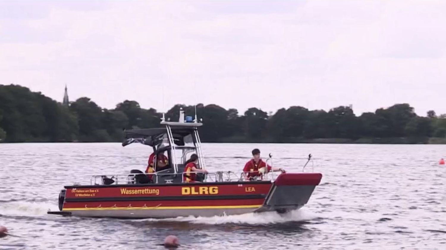 Freiwillige Rettungsschwimmer zur Überwachung der Seen