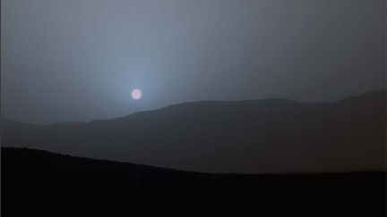 &nbsp; (Le coucher de soleil bleuté depuis la planète Mars © NASA)