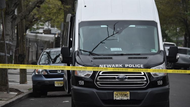 Illustrative photo of police in Newark, United States, at the scene of a shooting, April 16, 2023. (KYLE MAZZA / NURPHOTO / AFP)