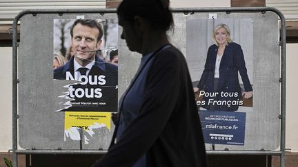 Fin de la campagne présidentielle : il n'en reste que deux. Mulhouse (Haut-Rhin) le 21 avril 2022 (SEBASTIEN BOZON / AFP)