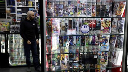 Un magasin de jeux vidéo à Paris, le 22 mars 2021. (THOMAS COEX / AFP)