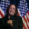 La vice-présidente des Etats-Unis, Kamala Harris, le 17 juillet 2024, lors d'un débat avec des républicains à Kalamazoo, dans le Michigan. (CHRIS DUMOND / GETTY IMAGES NORTH AMERICA / AFP)