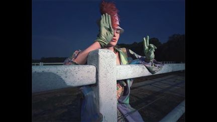 La première édition a vu le jour en 2003, à l’initiative de Marcel Partouche, désireux de rendre hommage à Jean Loup Sieff. Cette figure de la photo de mode en noir et blanc -disparu en 2000- se retrouve alors entourée de 28 photographes de renom.
 (Steve Hiett)