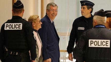 Patrick et Isabelle Balkany arrivent au tribunal, à Paris, le 13 septembre 2019.&nbsp; (THOMAS SAMSON / AFP)