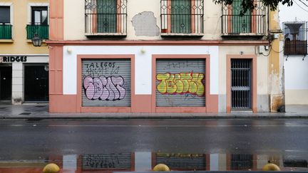 Des magasins fermés dans les rues de Cordoba, en Espagne, le 22 octobre 2020. (LAURE BOYER / HANS LUCAS / AFP)