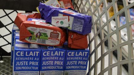 Les agriculteurs dénoncent les prix pratiqués en grande surface par rapport au prix payé au producteur (photo d'illustration). (MANON CRUZ / MAXPPP)