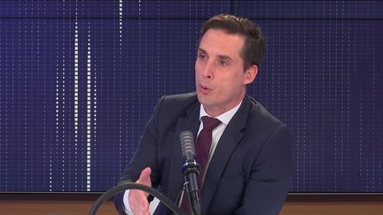 Jean-Baptiste Djebbari, le&nbsp;ministre délégué aux Transports, était l'invité du "8h30 franceinfo", jeudi 5 août 2021. (FRANCEINFO / RADIOFRANCE)