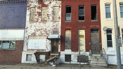 Façade d'un bâtiment à Baltimore, en décembre 2017.&nbsp; (GREGORY PHILIPPS / RADIO FRANCE)