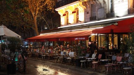 Une terrasse de restaurant à Paris, le 21 octobre 2021. (AURÉLIEN ACCART / FRANCE-INFO)