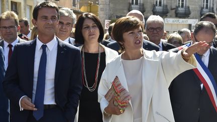 Le Premier ministre, Manuel Valls, accompagne la t&ecirc;te de liste PS dans la grande r&eacute;gion&nbsp;Midi-Pyr&eacute;n&eacute;es - Languedoc-Roussillon, Carole Delga, le 11 septembre 2015 &agrave;&nbsp;Martres-Tolosane (Haute-Garonne). (PASCAL PAVANI / AFP)