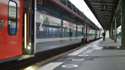 Un TGV s'apprête à partir de la gare de Lyon, à Paris, le 11 mai 2020 (Illustration). (VICTOR VASSEUR / RADIO FRANCE)