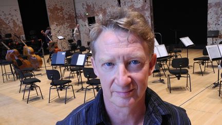 Douglas Boyd, à la tête de l'Orchestre de chambre de Paris (OCP), après ses répétitions de Webern, fin septembre dernier.
 (LCA/Culturebox)