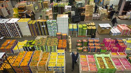 Les allées du marché international de Rungis, dans le Val-de-Marne (STEVEN WASSENAAR / HANS LUCAS)