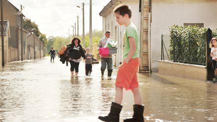 Le d&eacute;partement de l'Yonne touch&eacute; d&egrave;s le week-end par des ph&eacute;nom&egrave;nes de crues, comme ici &agrave; Esnon, est en vigilance orange lundi 5 mai 2013. (MAXPPP)