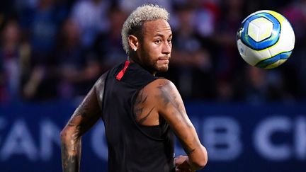 L'attaquant brésilien Neymar du Paris Saint-Germain lors&nbsp;d'une séance d'entraînement à Shenzhen le 1er août 2019.  (FRANCK FIFE / AFP)