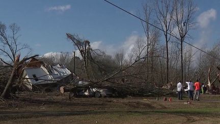 États-Unis : de violentes tornades ont causé des dégâts considérables en Alabama (France 3)