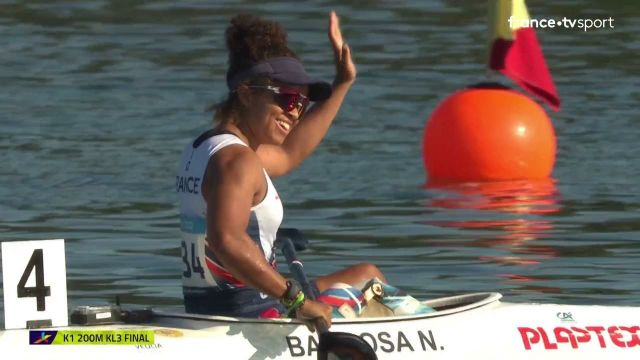 Dopo un'ottima partenza, Nelia Barbosa ha preso il comando della finale dei 200m del KL3 in semi-canoa.  Infine, la donna francese è stata superata solo dalla britannica Laura Sugar.  Ha poi vinto l'argento contro un altro britannico, Hope Gordon.