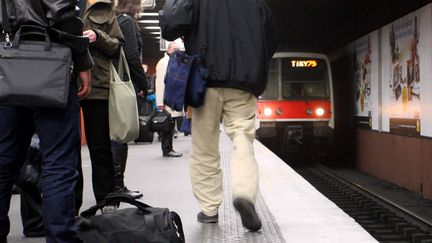 Un RER A arrive à la station Gare de Lyon, à Paris, le 2 avril 2010.&nbsp; (MAXPPP)