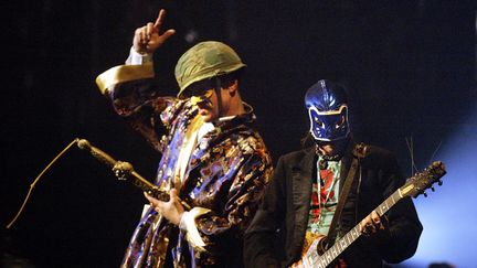 Le groupe de rock alternatif Bérurier Noir se produit après plus d'une décennie d'absence, le 5 décembre 2003 au festival des Trans Musicales de Rennes. (ANDRE DURAND / AFP)