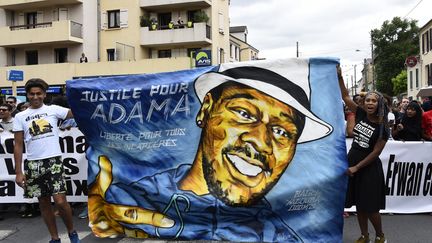 Adama Traoré : le jeune homme mort en 2016 devenu un symbole de la lutte contre les violences policières