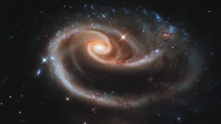 &nbsp; (Une galaxie en forme de "rose" photographiée par Hubble. © MaxPPP)