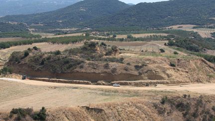 Le site arch&eacute;ologique d'Amphipolis, situ&eacute; dans la r&eacute;gion de Mac&eacute;doine centrale (Gr&egrave;ce), le 24 ao&ucirc;t 2013. (SAKIS MITROLIDIS / AFP)