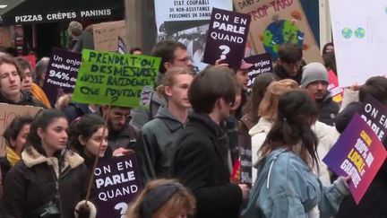 Un jour en France : quatrième dose de vaccin, marches pour le climat... L'actualité du samedi 12 mars