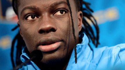 Le footballeur Baf&eacute;timbi Gomis, le 12 novembre 2012, lors d'une conf&eacute;rence de presse de l'&eacute;quipe de France, &agrave; Clairefontaine (Yvelines). (FRANCK FIFE / AFP)