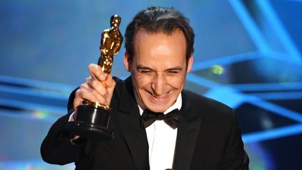 Alexandre Desplat reçoit l'Oscar de la meilleure bande originale pour la musique de "La forme de l'eau".
 (Mark Ralston / AFP)