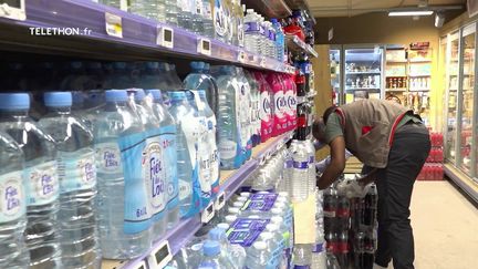 Consommation : l'eau en bouteille, bientôt plus chère, va-t-elle faire baisser les ventes ?