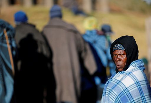 Pendant les élections nationales au Lesotho, dans le village de Hatimo, près de la capitale Maseru, le 3 juin 2017  (REUTERS - Siphiwe Sibeko)