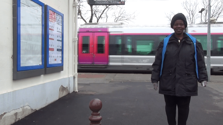 Fernande Bagou, 58 ans, agente d'entretien dans les gares SNCF&nbsp;en Île-de-France. (FRANCEINFO / RADIOFRANCE)