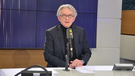 Jean-Claude Mailly, secrétaire général de FO, invité de franceinfo lundi 26 février 2018. (JEAN-CHRISTOPHE BOURDILLAT / RADIO FRANCE)