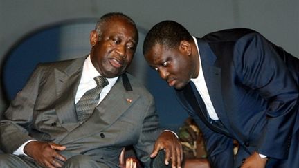 Le premier ministre ivoirien, Guillaume Soro (à droite), discutant avec le président ivorien, Laurent Gbagbo (27-6-2007) (AFP - Kambou Sia)