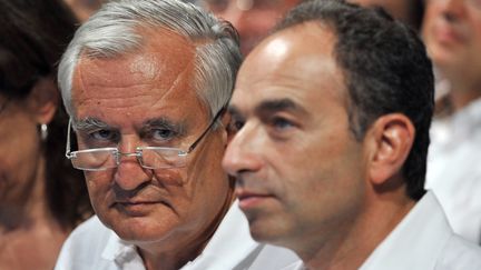 L'ancien Premier ministre, Jean-Pierre Raffarin, et le patron de l'UMP, Jean-Fran&ccedil;ois Cop&eacute;, le 3 septembre 2011 &agrave; Marseille. (GERARD JULIEN / AFP PHOTO)