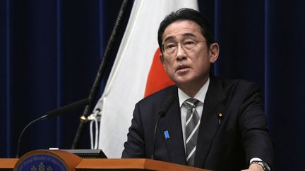 Le Premier ministre japonais, Fumio Kishida, à Tokyo, le 13 décembre 2023. (FRANCK ROBICHON / AFP)