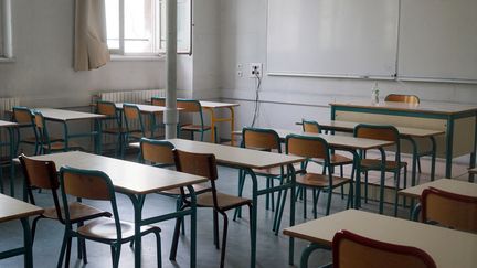 Une classe vide dans un collège parisien, le 12 avril 2022 (MYRIAM TIRLER / HANS LUCAS / AFP)